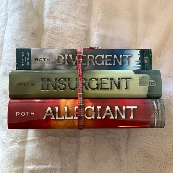 Trilogy Book set ~ Veronica Roth - Picture 1 of 2